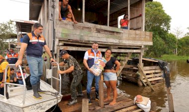 Operação Cheia 2025: Governador Wilson Lima entrega 18 toneladas de alimentos para beneficiar 2 mil famílias de Anamã