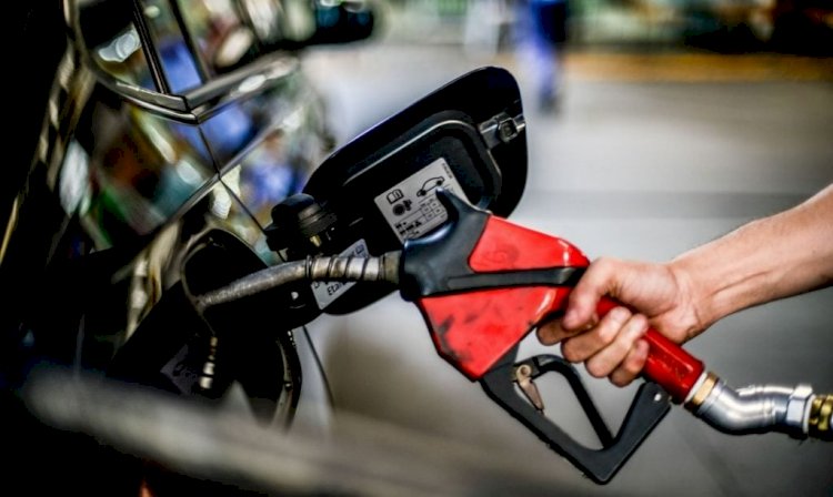 Petrobras anuncia redução de 5,6% no preço da gasolina