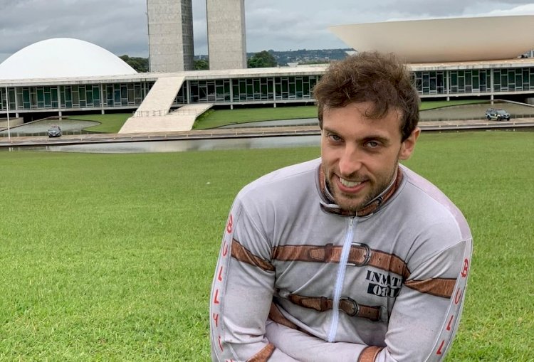 Comediante Léo Lins é condenado a oito anos de prisão por show com piadas ofensivas a diversas minorias
