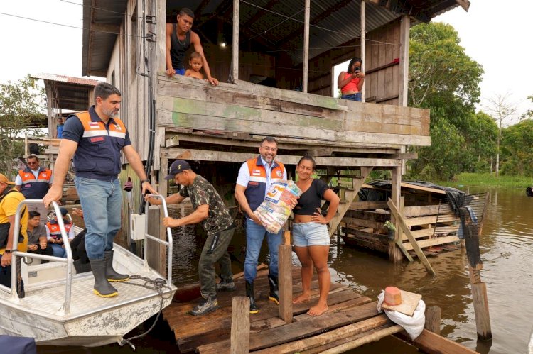 Operação Cheia 2025: Governador Wilson Lima entrega 18 toneladas de alimentos para beneficiar 2 mil famílias de Anamã