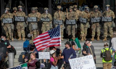 Pesquisas mostram queda do apoio à política migratória de Trump, uma de suas principais bandeiras eleitorais