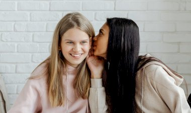 Por que fofocamos, segundo especialistas em evolução