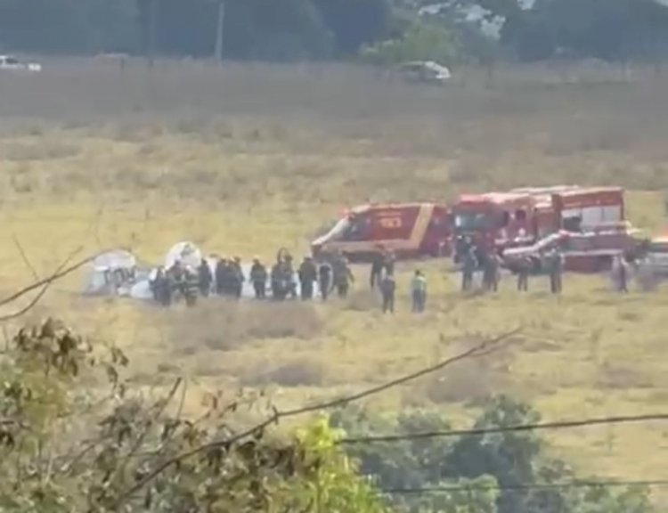 Avião de pequeno porte cai em São José do Rio Preto, no interior de São Paulo