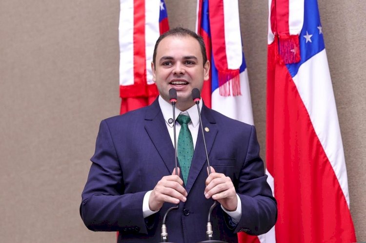 Em data dedicada à ciência, presidente Roberto Cidade celebra política de incentivo à pesquisa nas escolas