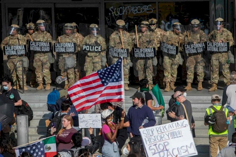 Pesquisas mostram queda do apoio à política migratória de Trump, uma de suas principais bandeiras eleitorais