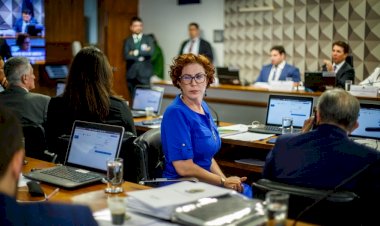 Justiça italiana mantém prisão de Carla Zambelli após audiência de custódia