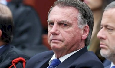 Moraes decreta prisão domiciliar de Jair Bolsonaro; PF apreende um celular do ex-presidente