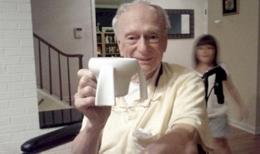 Menina fica rica ao inventar copo ‘diferentão’ para avô com mal de Parkinson