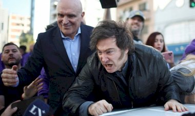 Milei é retirado às pressas de carreata após ataques com pedras e confusão