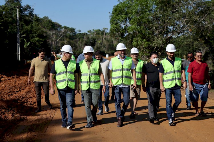 Governador Wilson Lima vistoria obras de pavimentação nos ramais da Cooperativa e do Pau Rosa, na zona rural de Manaus