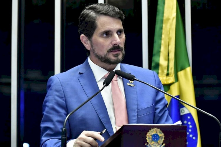 Após voltar dos EUA, Marcos do Val é alvo de operação da PF e põe tornozeleira eletrônica