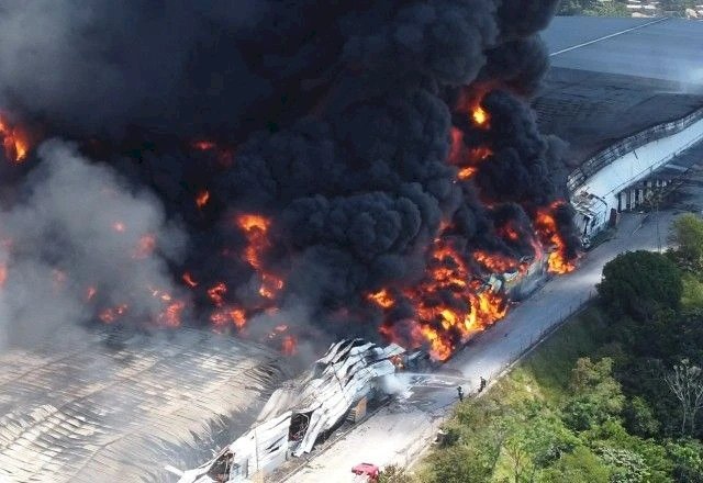VÍDEO: Incêndio de grandes proporções atinge fábrica de veículos na Zona Leste de Manaus
