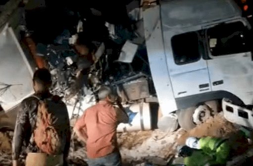 Acidente entre ônibus e carreta deixa mais de 40 feridos e 11 mortos em MT