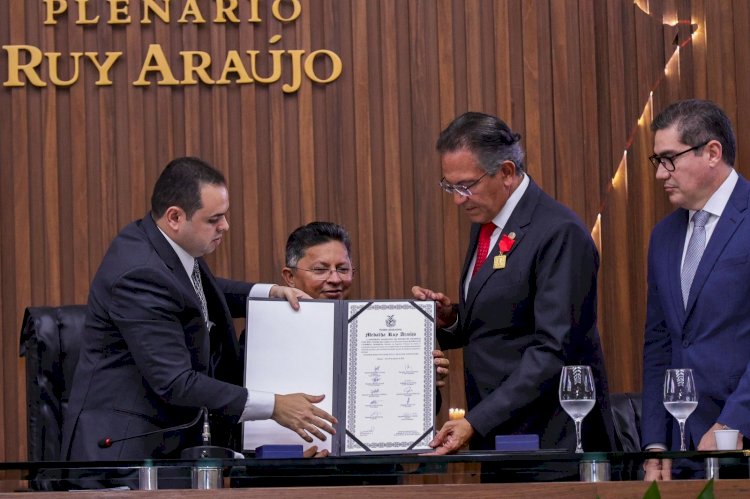 Presidente Roberto Cidade destaca contribuições do ministro Mauro Campbell e do juiz Lizandro Garcia para o Judiciário brasileiro, durante outorga da Medalha Ruy Araújo