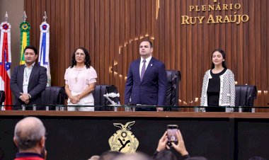 Presidente Roberto Cidade destaca papel da juventude na construção da democracia, durante posse do Parlamento Jovem 2025