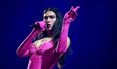 Dua Lipa demite empresário acusado de barrar banda pró-Palestina em festival