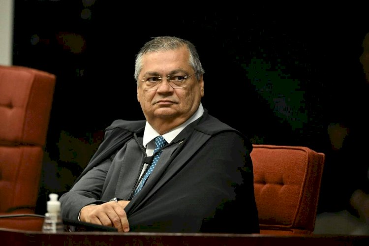 Flávio Dino acompanha Moraes e vota pela condenação de Bolsonaro pela trama golpista