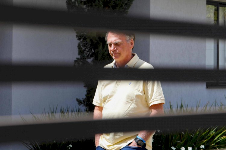 Defesa de Bolsonaro diz que discorda de votos de Moraes e Dino, mas que respeitará decisão do STF