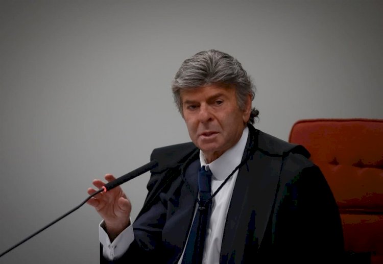 Fux diverge de Moraes e Dino e vota para absolver Bolsonaro e 7 réus pela acusação de organização criminosa na trama golpista