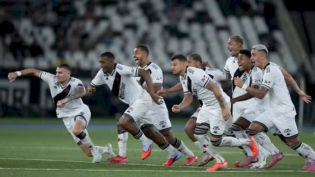 Vasco vence o Botafogo nos pênaltis e está na semifinal da Copa do Brasil