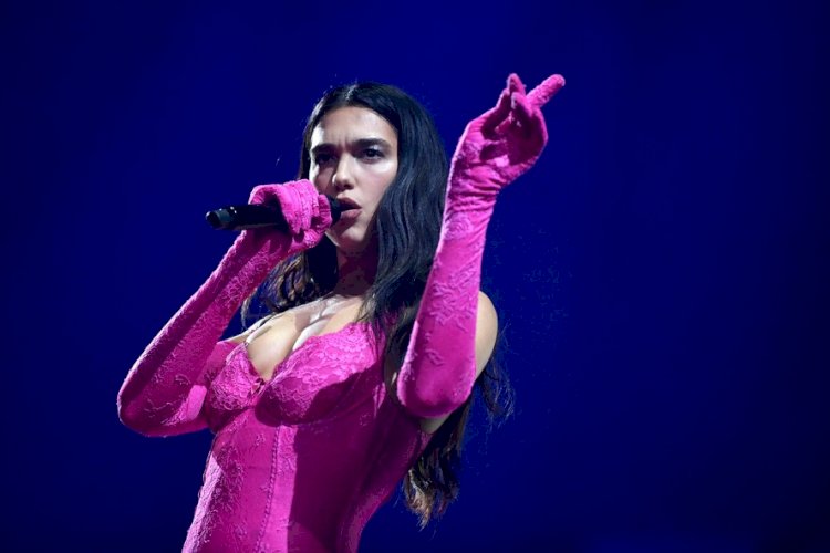 Dua Lipa demite empresário acusado de barrar banda pró-Palestina em festival