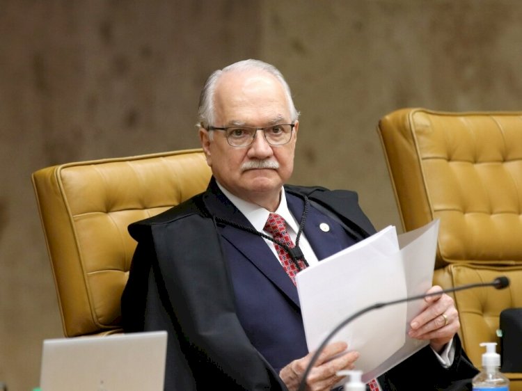 Fachin toma posse na presidência do STF com Lula e segurança reforçada