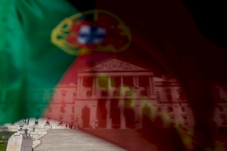 Governo de Portugal e ultradireita aprovam pacote anti-imigração