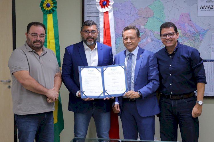 Governador Wilson Lima assina ordem de serviço para recuperação viária em Boca do Acre