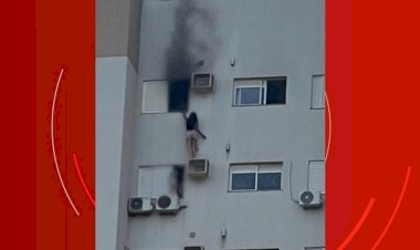 VÍDEO: apartamento pega fogo no Paraná, vítima escapa e se pendura em suporte de ar-condicionado para salvar mãe e criança