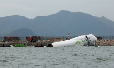 Boeing 747 cargueiro sai da pista em Hong Kong e mata dois funcionários do aeroporto