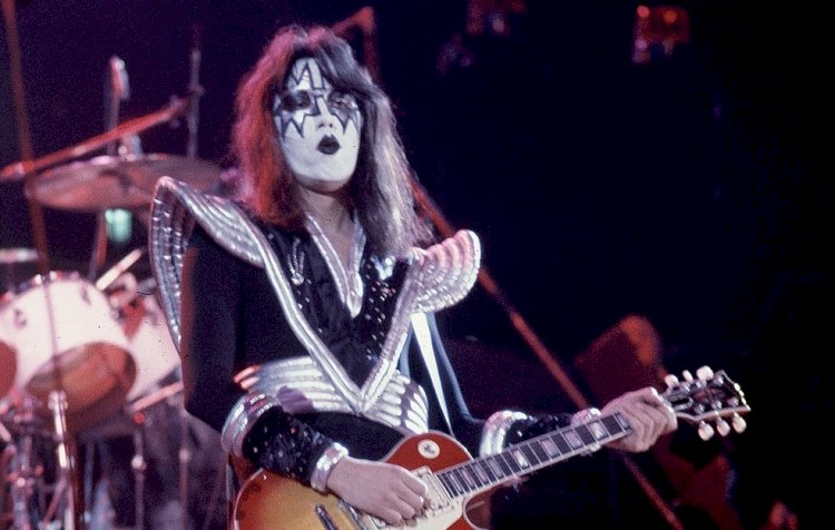 Ace Frehley, guitarrista e um dos fundadores do Kiss, morre aos 74 anos