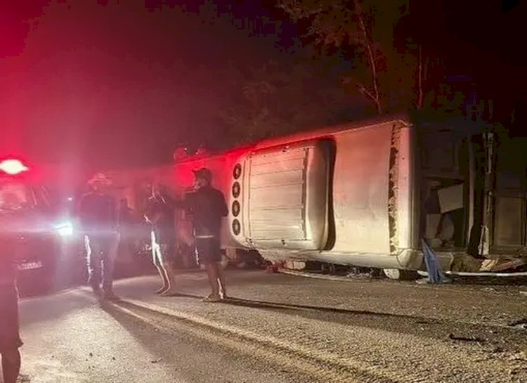 Acidente com ônibus de turismo deixa ao menos 15 mortos em Pernambuco