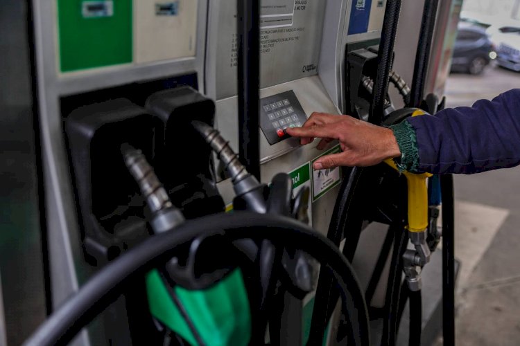 Petrobras reduz em 4,9% preço da gasolina em suas refinarias