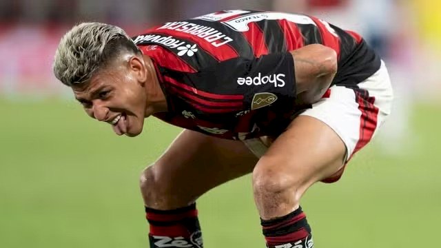 Flamengo vence Racing com gol no fim e sai em vantagem na semifinal da Libertadores