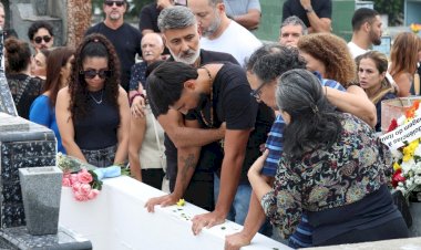 'Todos nós aqui te amamos': mãe se despede de jovem que morreu baleada na Linha Amarela