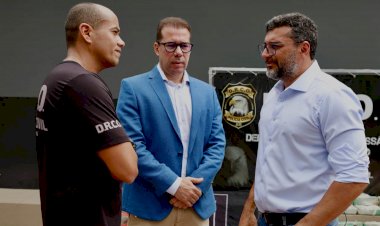 Governador Wilson Lima acompanha apresentação de 700 quilos de cocaína avaliados em R$ 57 milhões