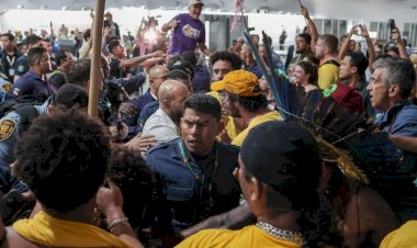 Protesto no segundo dia da COP30 deixa ferido e bloqueia saída na blue zone