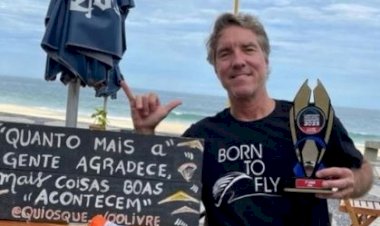 Bicampeão de asa-delta morre ao colidir parapente contra prédio no Rio