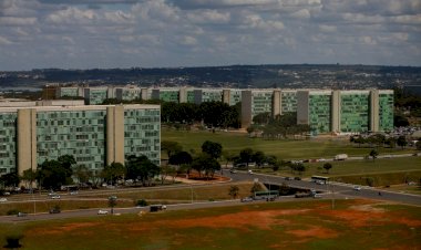 Explosão em subestação provoca incêndio e deixa ferido no Ministério da Igualdade Racial