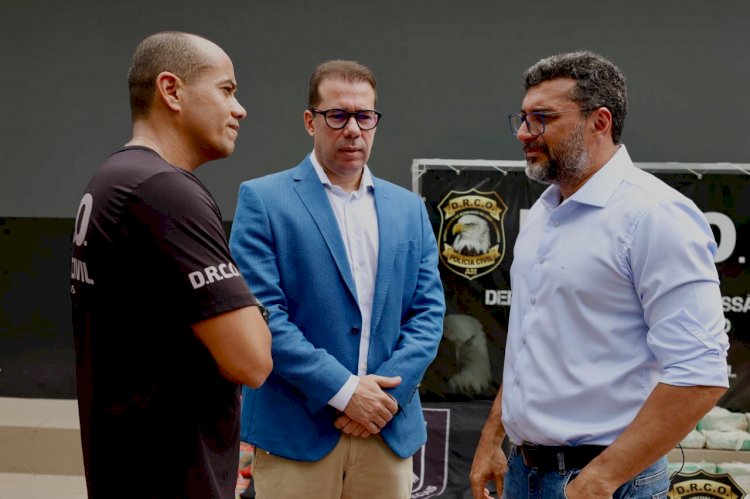 Governador Wilson Lima acompanha apresentação de 700 quilos de cocaína avaliados em R$ 57 milhões