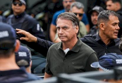 Bolsonaro é preso preventivamente a pedido da PF