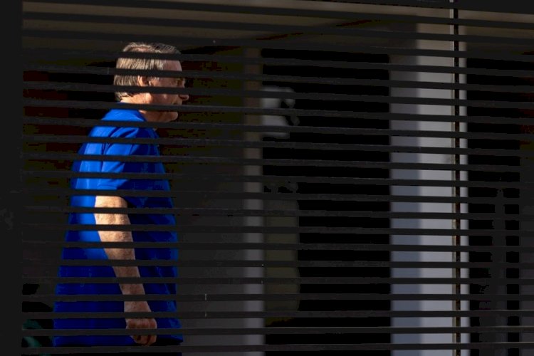 Bolsonaro tem prisão preventiva mantida pelo STF e diz que teve surto ao violar tornozeleira eletrônica