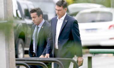 Bolsonaro escolheu Flávio como candidato à Presidência para 2026, dizem aliados