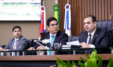 Presidente Roberto Cidade comanda votação que aprovou a LOA 2026, com orçamento superior a R$ 38 bilhões