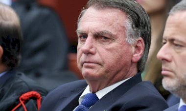PF conclui que Bolsonaro necessita de cirurgia de hérnia