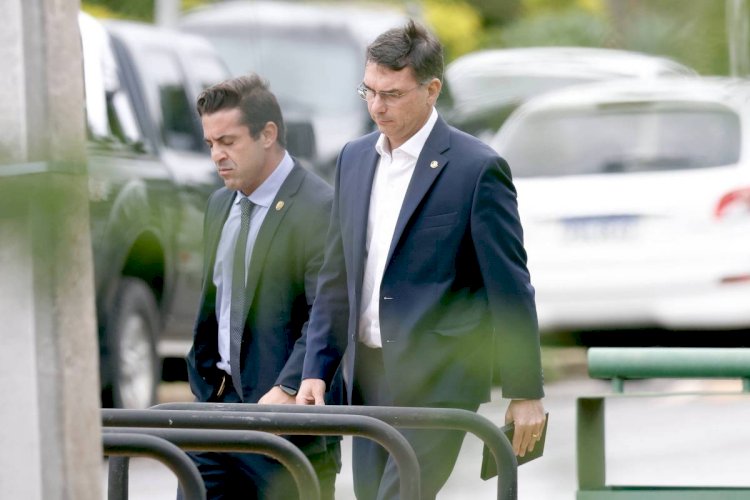Bolsonaro escolheu Flávio como candidato à Presidência para 2026, dizem aliados