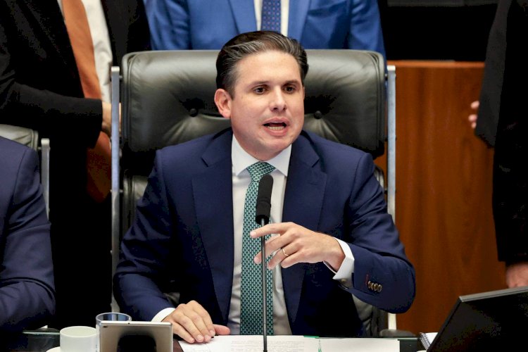 Câmara decide cassar mandatos de Eduardo Bolsonaro e Alexandre Ramagem