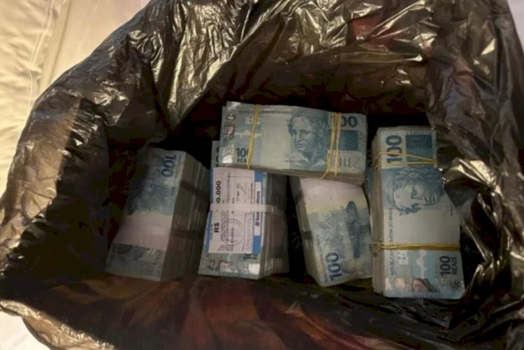 PF apreende R$ 430 mil em dinheiro vivo em endereço ligado ao líder do PL na Câmara, Sóstenes Cavalcante