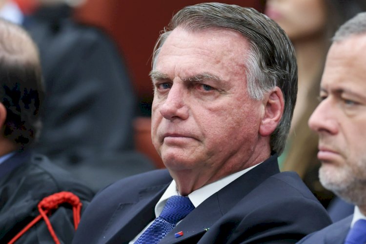 PF conclui que Bolsonaro necessita de cirurgia de hérnia