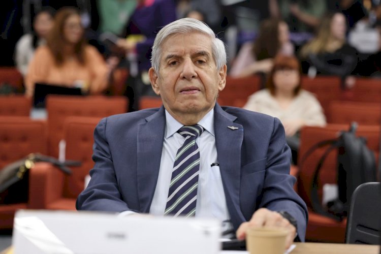 Moraes concede prisão domiciliar para Augusto Heleno com uso de tornozeleira eletrônica
